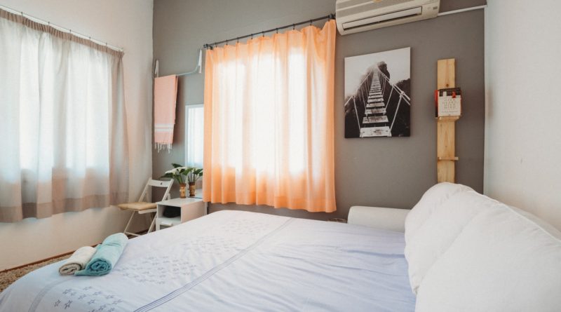 white bedspread inside room